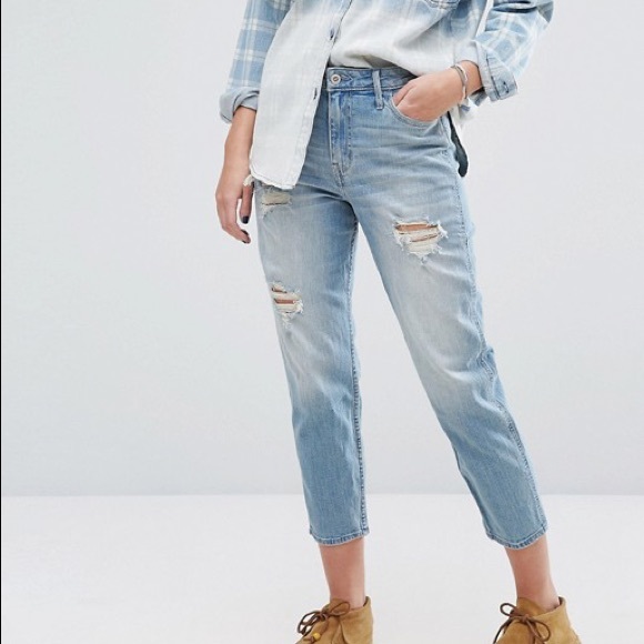 Hollister High Rise Girlfriend Jeans - Picture 11 of 12